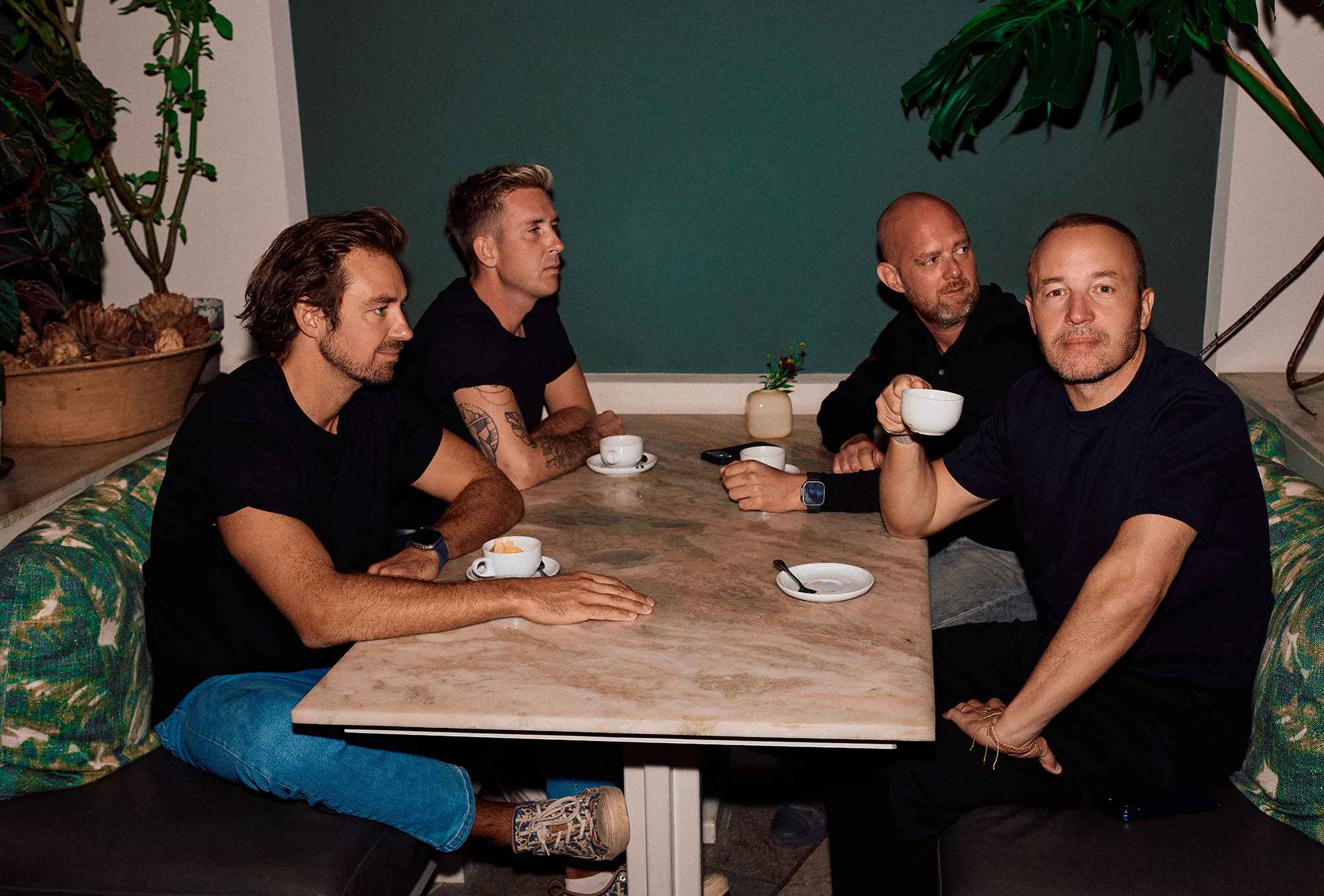 Repodos fire stiftere over en kop kaffe